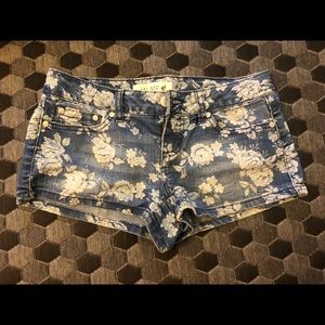(5 items for $5 each) Floral print denim shorts